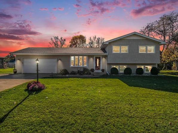 10370 Glen Lee Trl, Granger, IN 46530