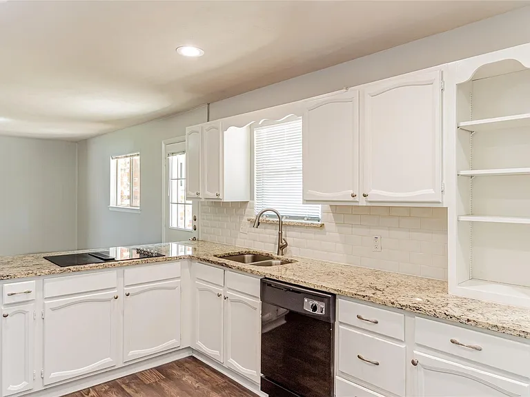 1021 Patricia St — Photo 4