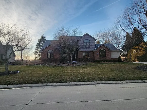4102 Villager Dr, Orion, MI 48359