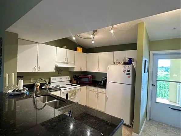 8264 Key Royal Cir APT 831, Naples, FL 34119
