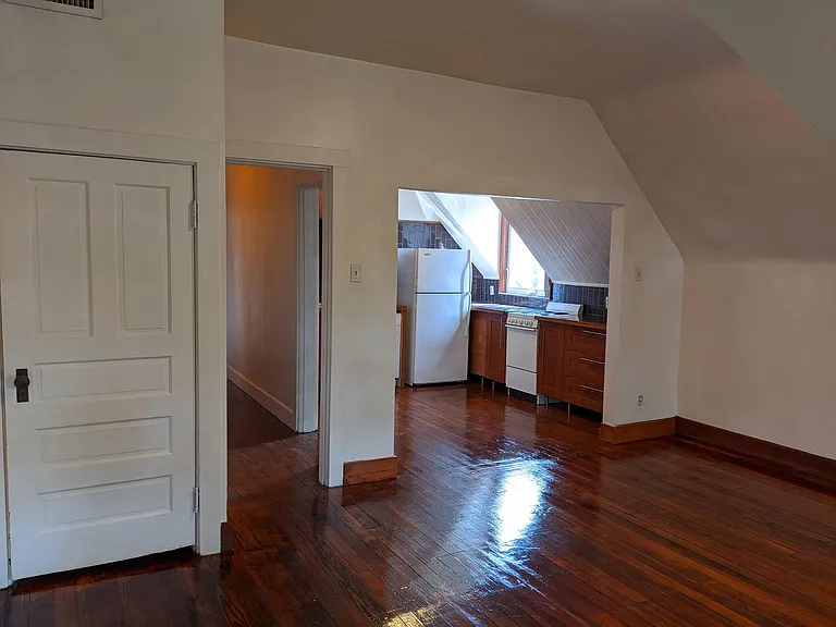 20 Wallace Avenue — Photo 4