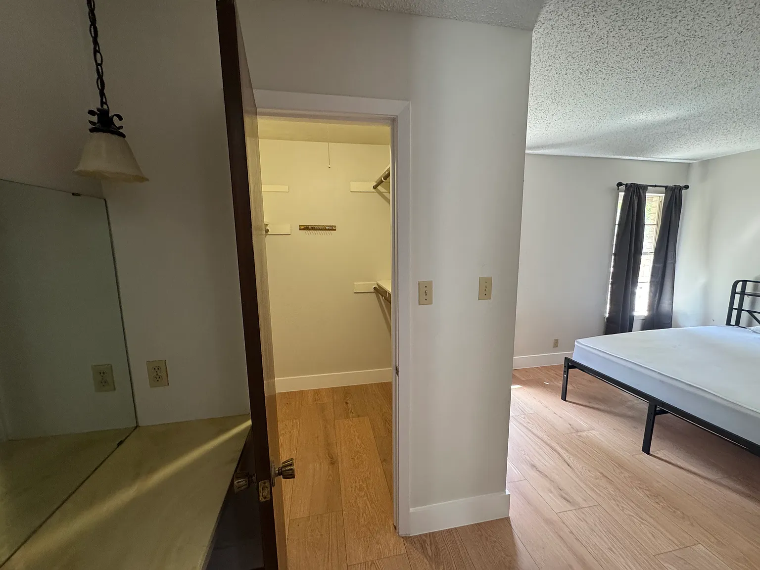 8 bed, 3500 sqft, $850 — Photo 3
