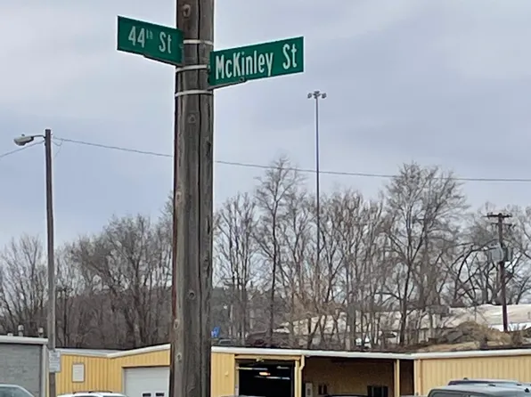 4425 McKinley St, Omaha, NE 68112