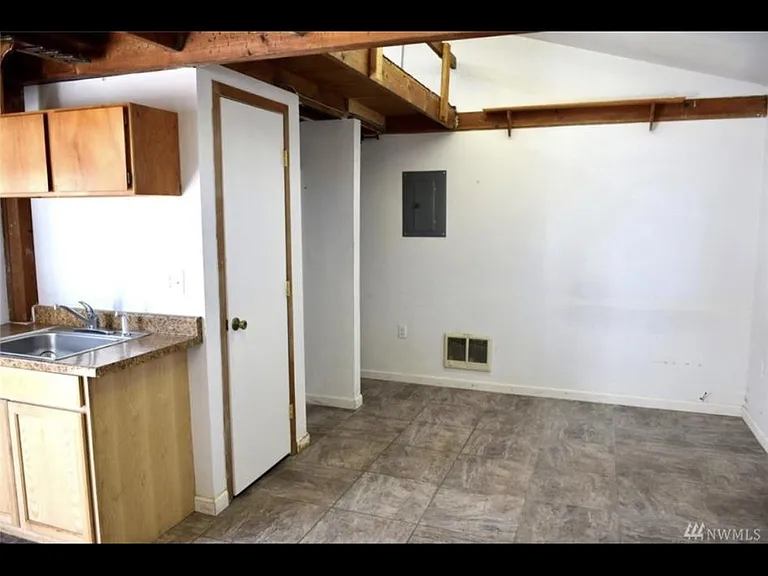 903 W 5th Ave — Photo 28
