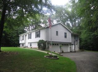 10 Grove Pl, Bethel, CT 06801