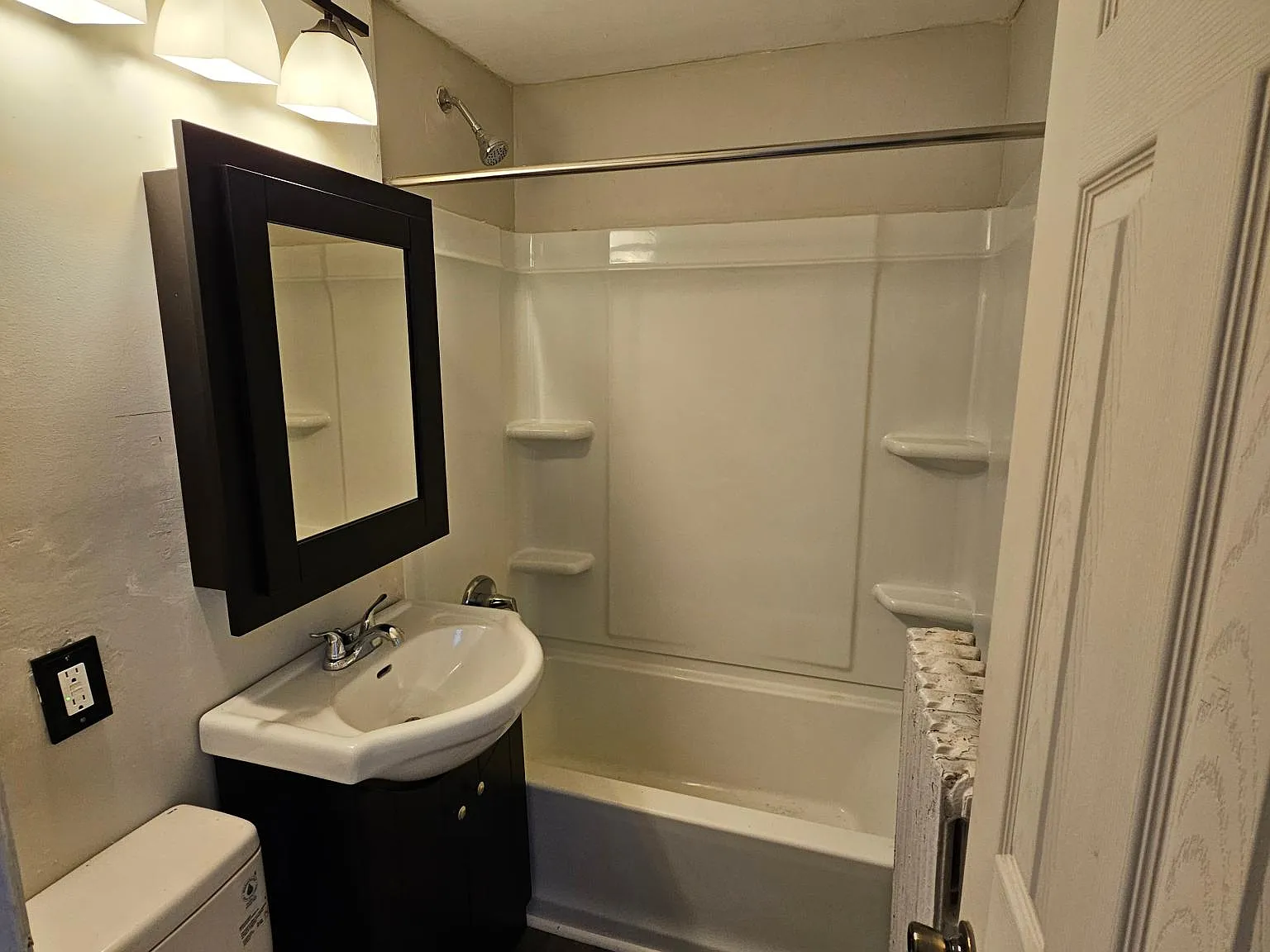 1 bed, 900 sqft, $1,000 — Photo 3