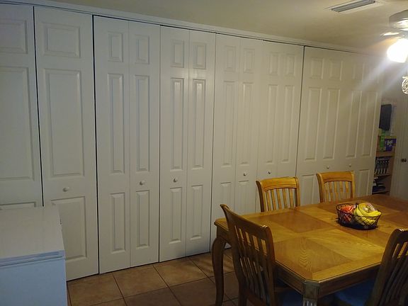 open middle doors to suite