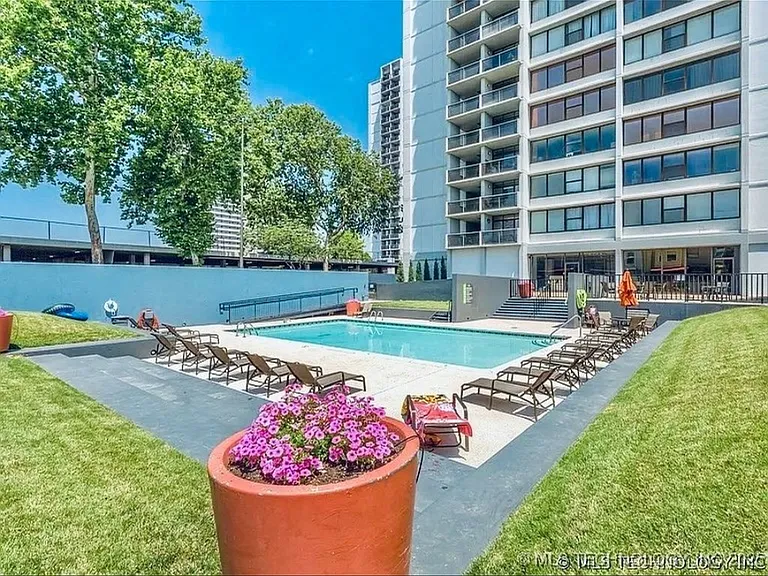450 W 7th St S #401 — Photo 10