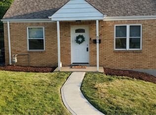 826 Kerry Hill Dr, Pittsburgh, PA 15234