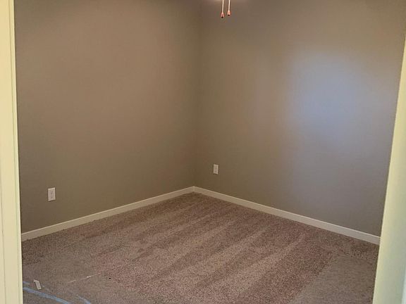5th image of 806 W Weymouth #B