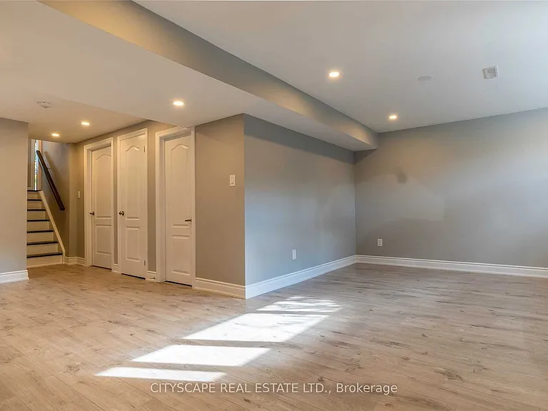 46 Baltray Cres #GROUND LOWER — Photo 16
