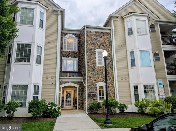 734 Creekside Dr, Brookhaven, PA 19015