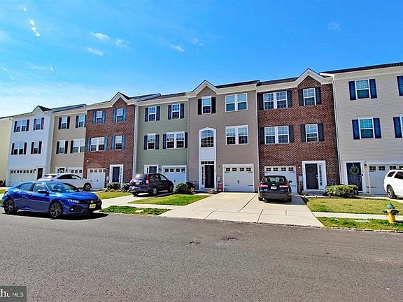 3rd image of 425 Dogwood Dr #425