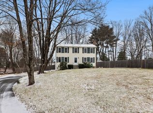 13 Plain St, Upton, MA 01568