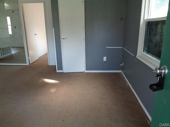 3rd image of 221 Fenwick Dr