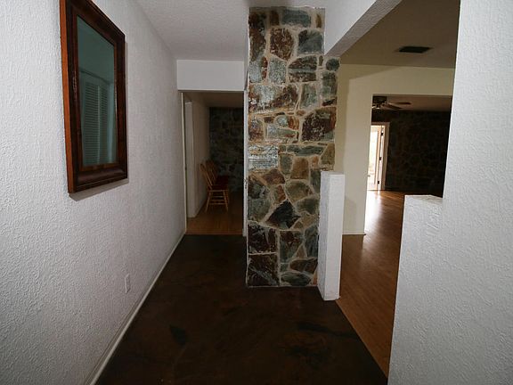 3rd image of 950 Ginger Cir