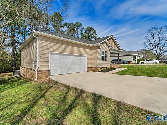 2nd image of 507 NW Shaw Rd