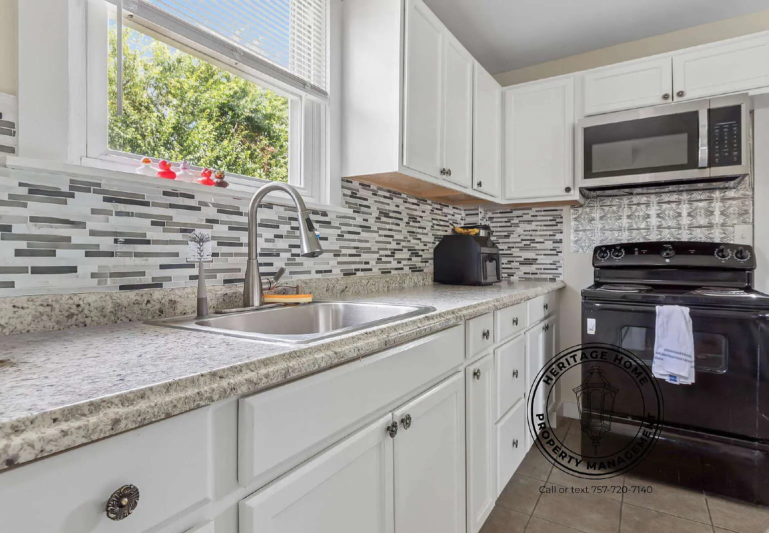 3 bed, 1.5 bath, 1317 sqft, $2,000 — Photo 2