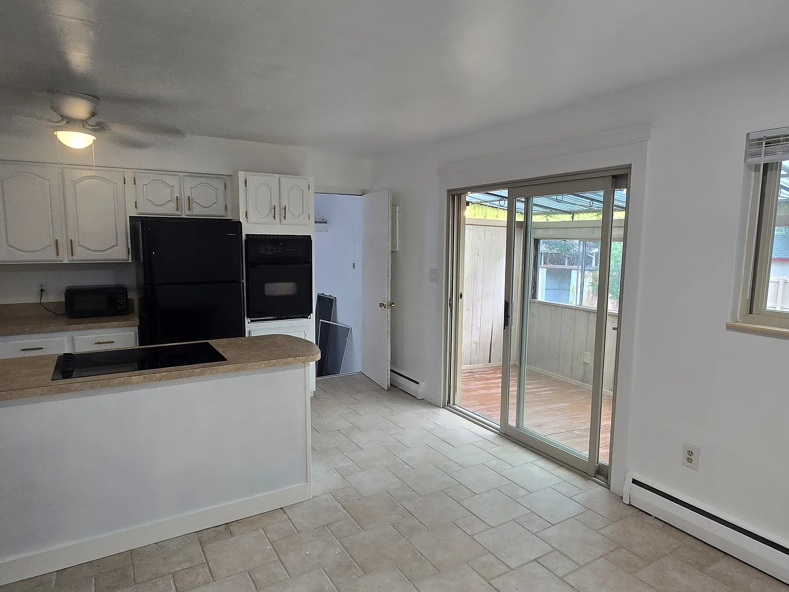 3 bed, 1200 sqft, $2,600 — Photo 4