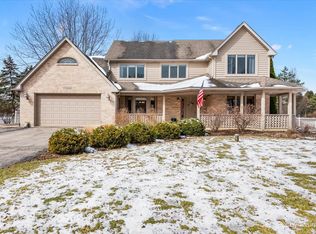7N260 Fox Bend Dr, St Charles, IL
