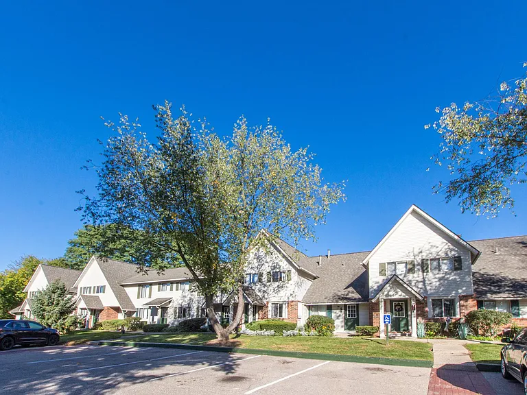 Bavarian Village on the Lake Townhomes — Photo 14