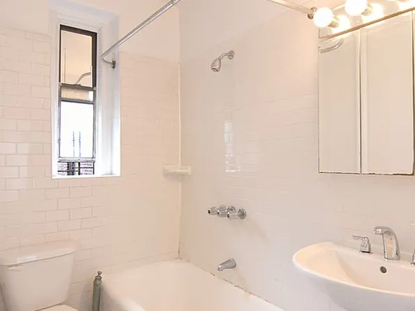12 Pinehurst Avenue 5M image 4 of 4