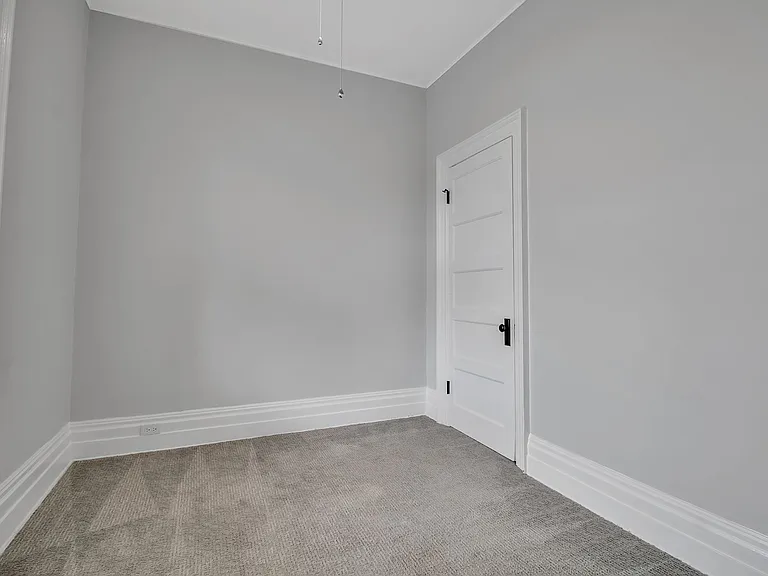 215 Allen St — Photo 18