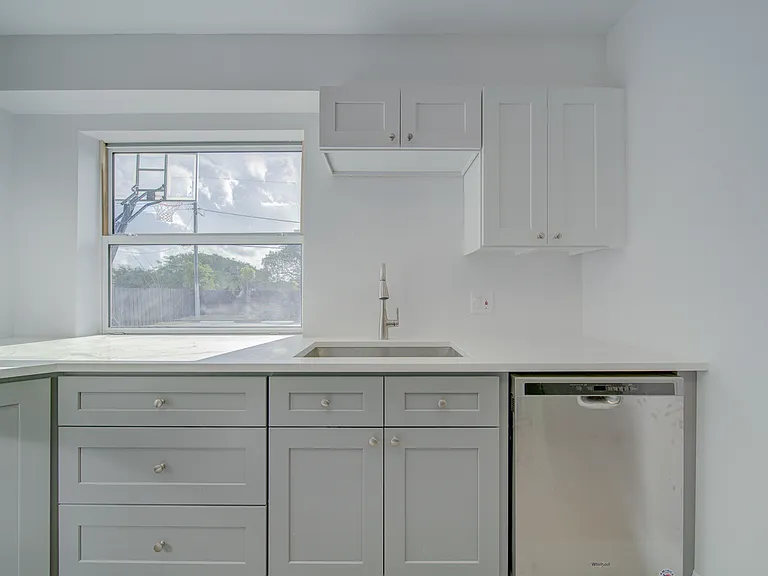 1611 NE 3rd Ave #2 — Photo 2