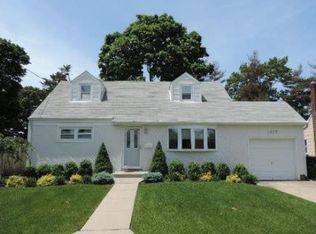 1877 Bly Rd, East Meadow, NY 11554