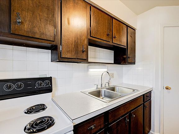 5th image of 2910 Ravenswood Dr