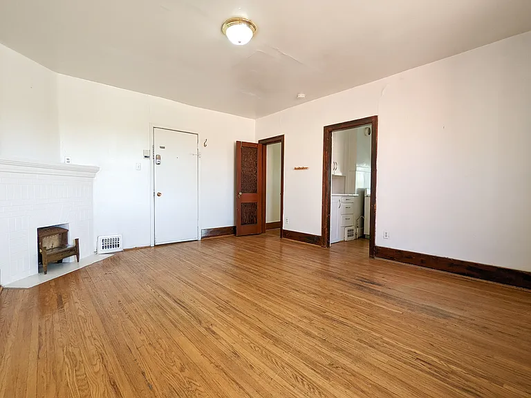 9711 104th St NW — Photo 3