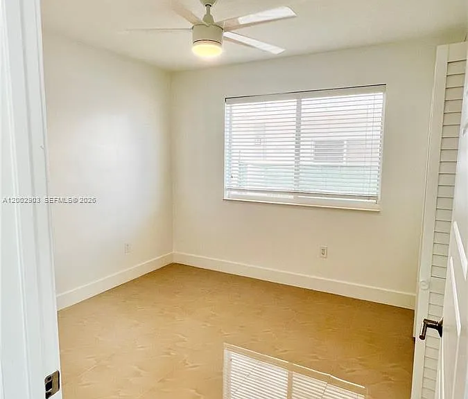 8235 Crespi Blvd #4 — Photo 12