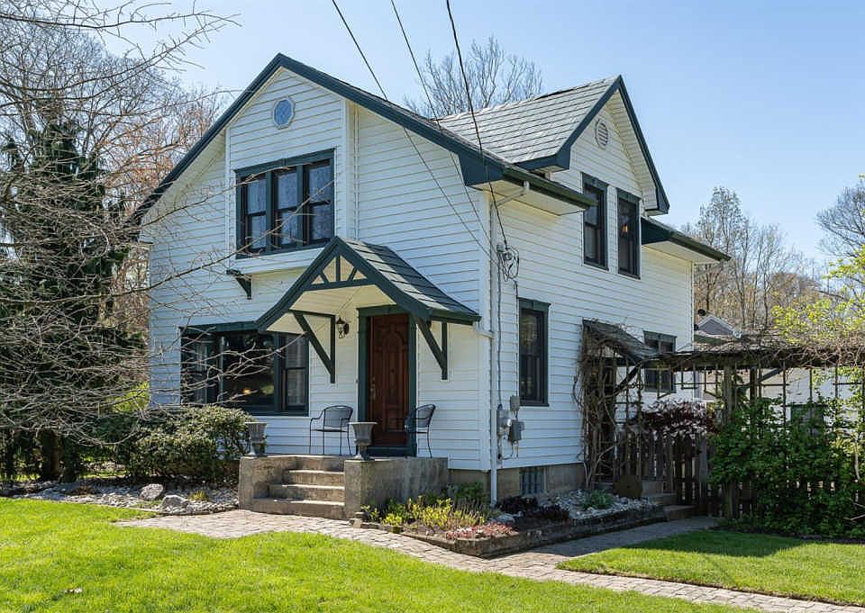 1st image of 409 Oak St
