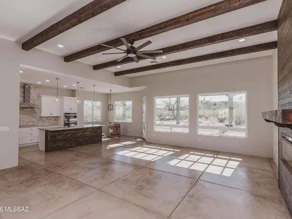 3240 N Bouchard Pl, Tucson, AZ 85749