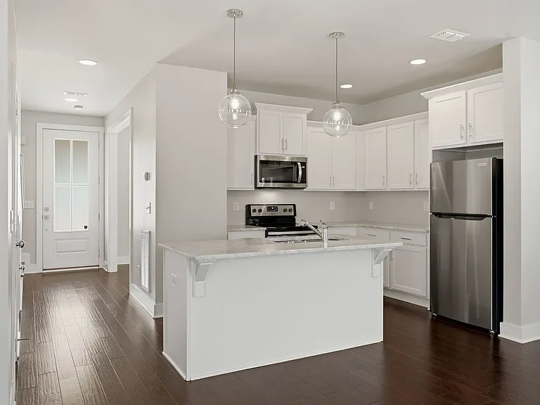 752 Cottage Park Dr — Photo 11