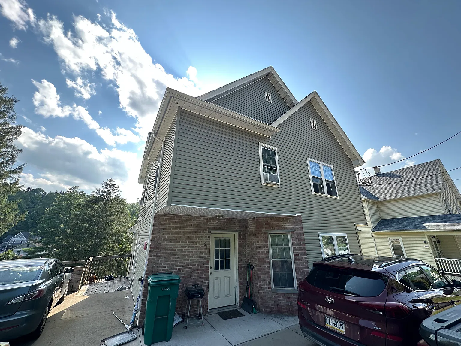 4 bed, 2.5 bath, 1800 sqft, $2,000 — Photo 1