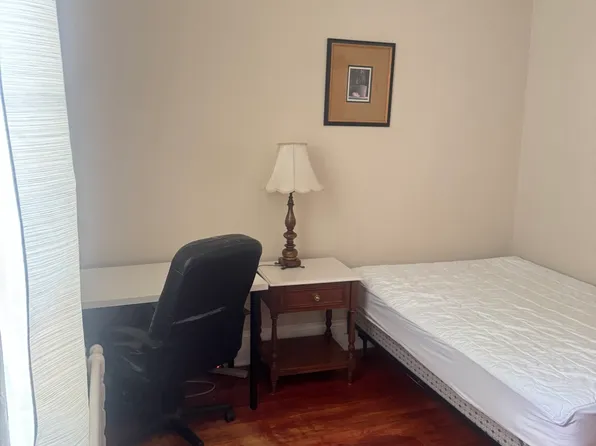 325 Laurier Ave E #3, Ottawa, ON K1N 6P8