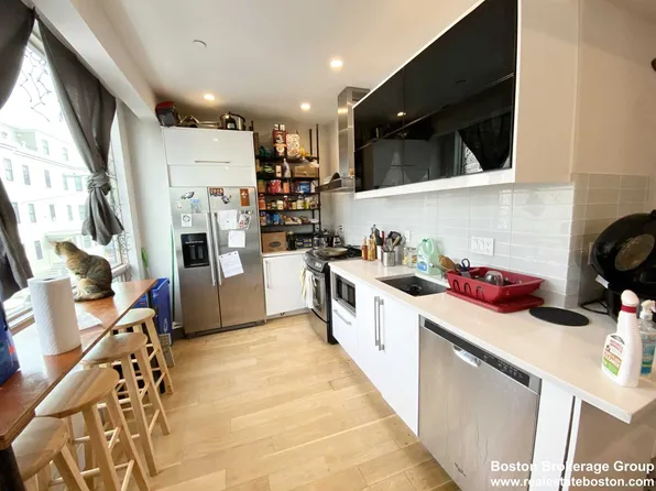 (undisclosed Address), Dorchester, MA 02125