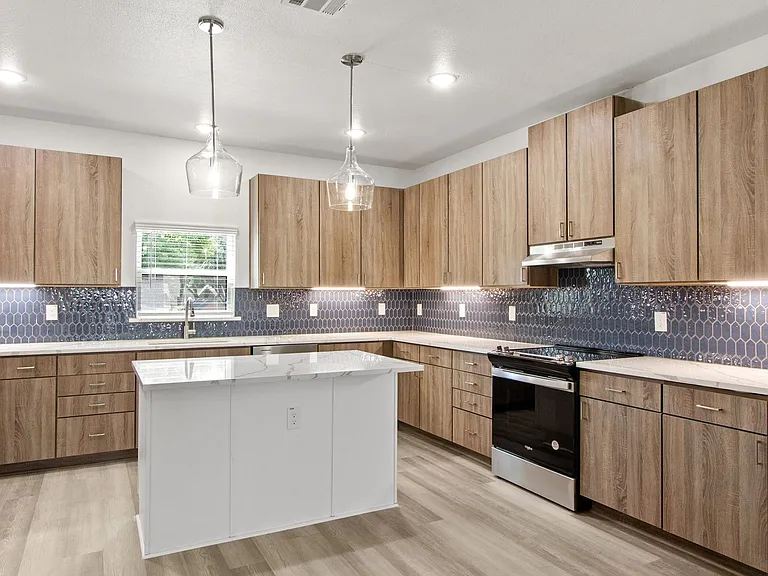 2702 Lubbock Ave — Photo 7