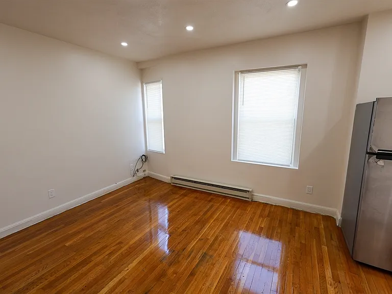 1 Kenilworth St #2 — Photo 4