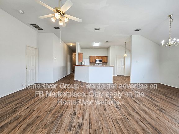 4th image of 923 Pinebrook Dr