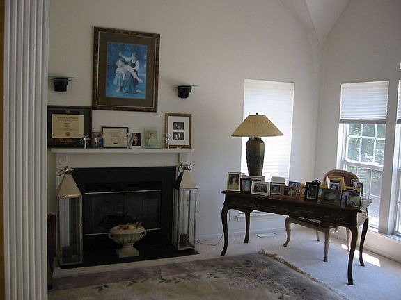 Living Rm w/Gas Fireplace