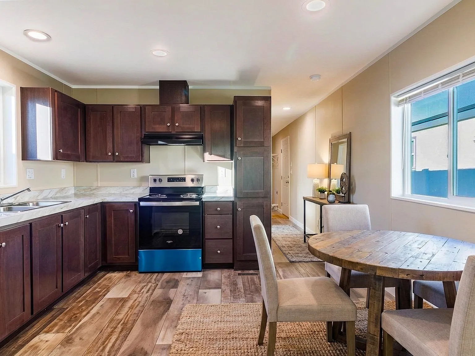 2 bed, 746 sqft, $1,250 — Photo 4