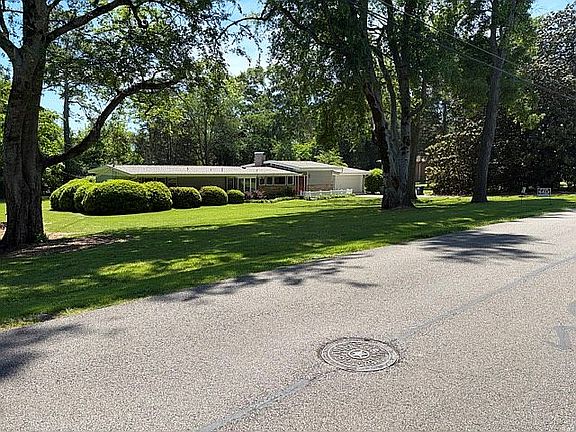 2nd image of 507 Glencoe Rd SE