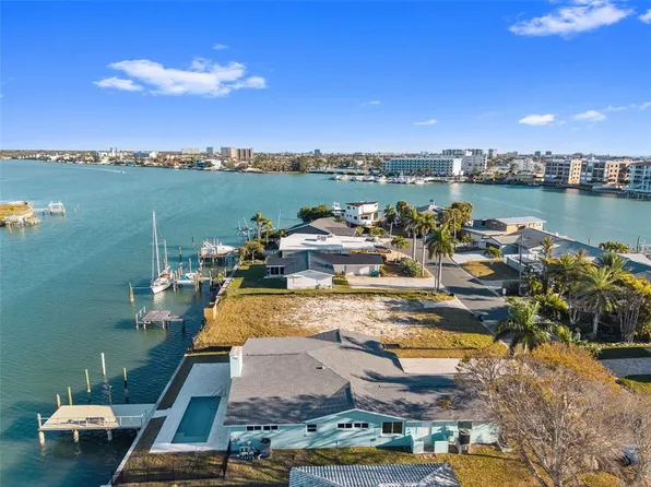 11145 4th St E, Treasure Island, FL 33706