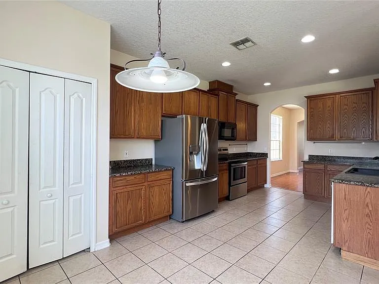 806 Lost Grove Cir — Photo 21
