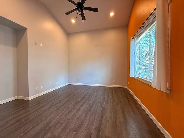 2626 NE Hawthorne Cir — Photo 15