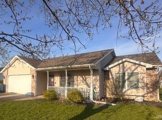 902 Trail Rd, Auburn, IN 46706