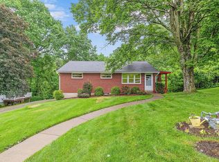 5 Park Dr, Cheswick, PA 15024