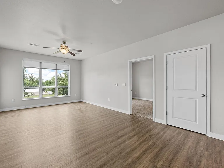 255 Robins Rd — Photo 39